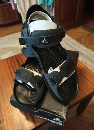 Чоловічі сандалі adidas,оригінал,47розмір 30.5см.,але і на 46 шикарно буде,стан відмінний!підготовлені до продажу,оброблені спреєм антибактеріальним!