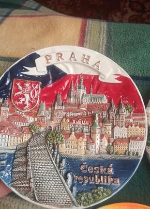 Настенные и настольная тарелки