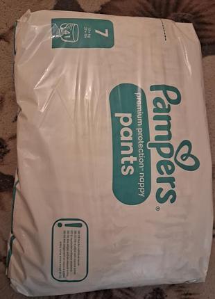 Упаковка детских подгузников-трусиков pampers premium protection pants.