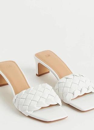 Жіночі мюлі h&m fl1055751 39 білі босоніжки плетені босоніжки на каблуці