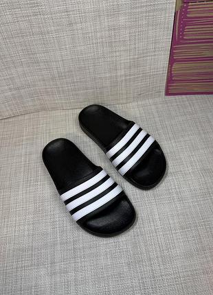 Оригінальні шльопанці adidas