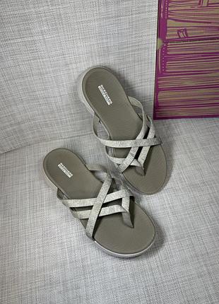 Оригінальні шльопанці skechers