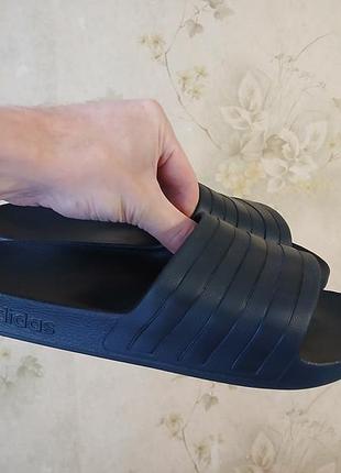 Глепанцы adidas adilette 
на стопу 26,5 см стан как новые