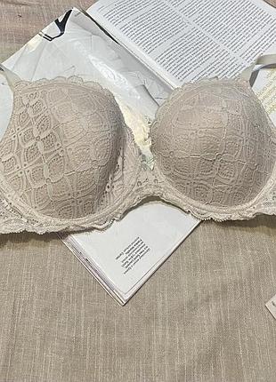 Intimissimi чуловый кремовый бюст с кружевом