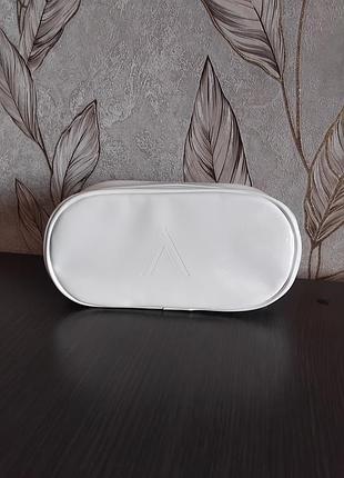 Стильна косметичка vichy