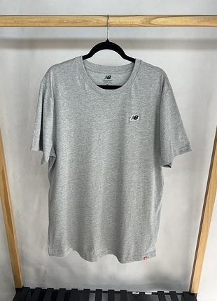 Класична чоловіча футболка new balance