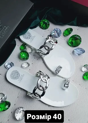 Vince camuto оригінал сріблясті силіконові пляжні сандалії