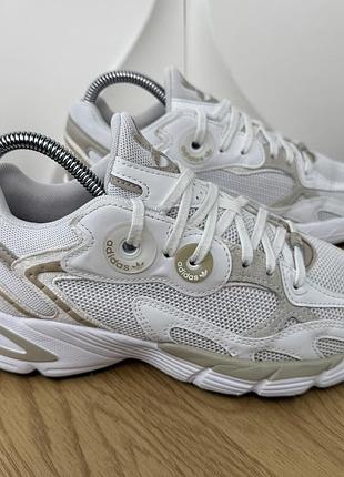 Оригінальні кросівки adidas astir