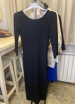 Чорна трикотажна сукня міді zara trafaluc, розмір s, обтисла сукня з вирізом на спині та розрізом ззаду