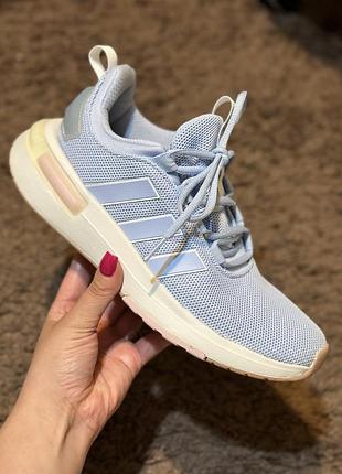 Оригінальні жіночі кросівки adidas racer 39 розмір (24.5 см устілка) б/в
