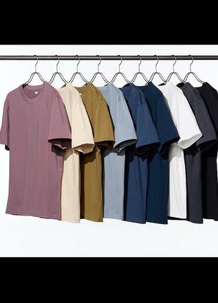 Футболка uniqlo  кольору баклажан нова