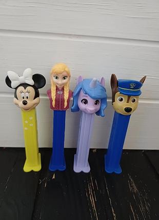 Іграшки дозатори цукерок pez
