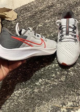 Кросівки nike air zoom pegasus сірі з червоним swoosh, 40 розмір