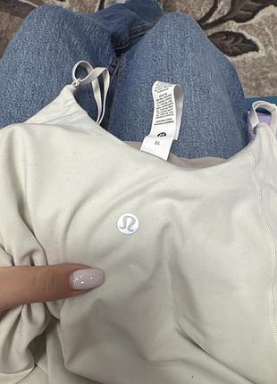 Спортивний топ lululemon з вбудованим бюстгальтером