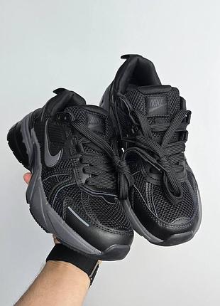 Трендовые женские кроссовки nike v2k run •black / grey