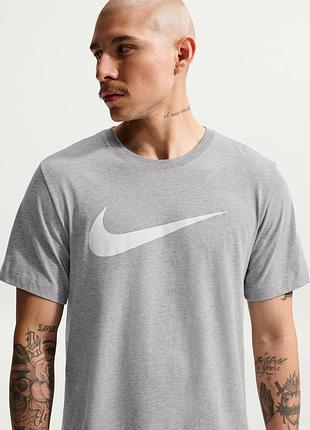 Чоловіча футболка nike swoosh сіра