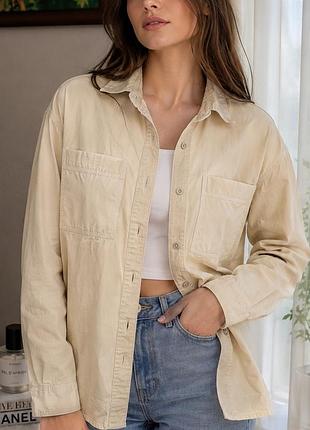 Стильная рубашка от topshop в нежном светло-бежевом оттенке.