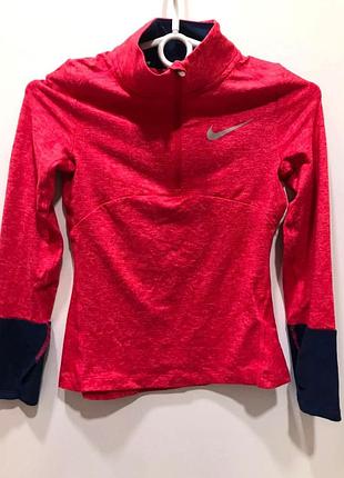 Легкая детская спортивная кофта красного цвета от nike￼
состояние новой￼
128-137 см 8-10 лет