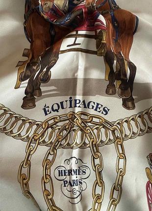 Розкішна шовкова хустка hermès paris «équipages». вишуканий дизайн із кінними екіпажами та фірмовими ланцюгами у класичному стилі бренду