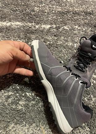 Сірі кросівки nike air range у стані, наближеному до нового