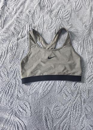 Спортивный топ nike