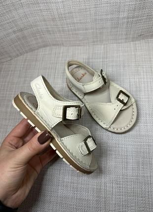 Оригінальні сандалі босоніжки шкіряні clark's