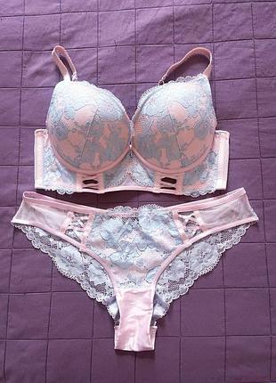 Комплект бюстгальтер 36d и трусики р. 14/xl bras n things