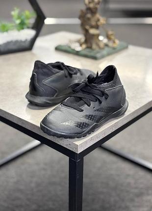 Дитячі футбольні сороконіжки adidas predator accuracy.3 tf у чорному кольорі (модель gw7080).