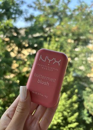 Nyx румʼяна з ефектом сяйва 04 u know butta🍓
