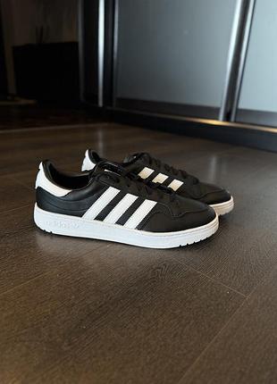 Нові шкіряні кросівки adidas team court