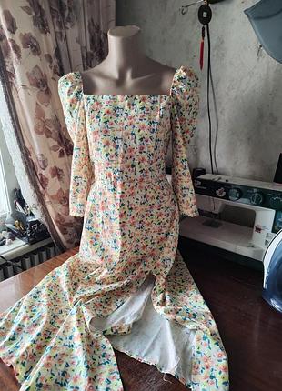 Платье в милые цветочки с рукавом фонарик м
