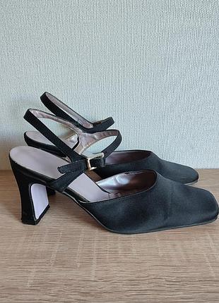 Женские босоножки на каблуке mayfran 38р. 25 см.