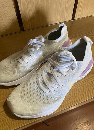 Кросівки бігові nike