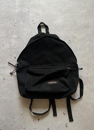 Рюкзак eastpak  чорного кольору