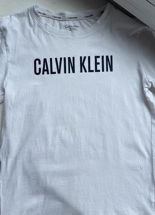 Біла футболка calvin klein
