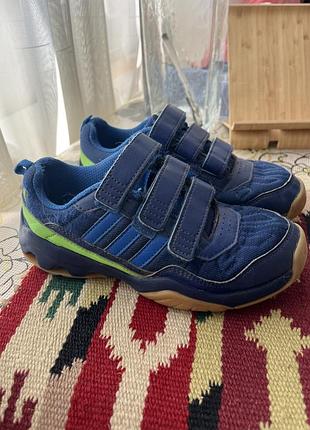 Дитячі кросівки adidas моделі gymplus 2 cf k синього кольору з яскраво-салатовими акцентами та застібками на липучках