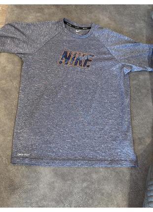 Чоловіча футболка nike