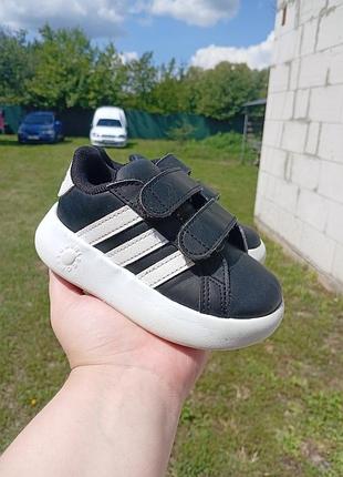 Детские кроссовки adidas