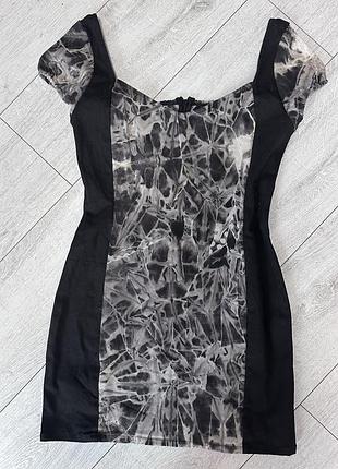 Приталена мінісукня з принтом тай-дай (tie-dye) ,у стилі грандж