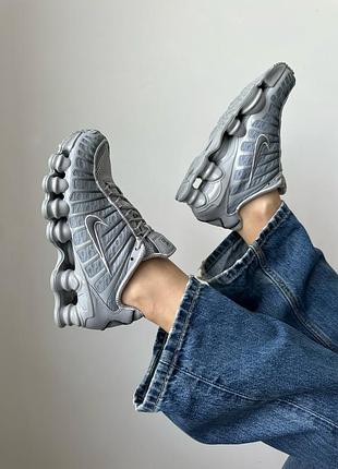 Оригінальні жіночі кросівки nike shox tl wolf grey/iron grey (gs) io4645-003 оригинальные женские кроссовки air max 2 dn air force dunk jordan flight