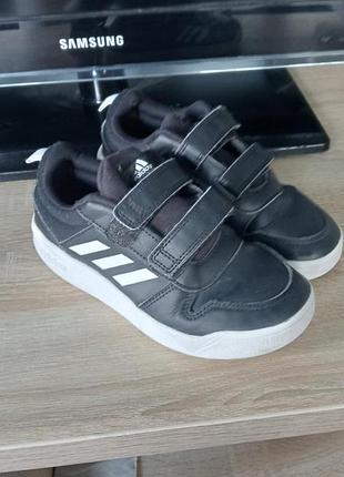 Кроссовки adidas кожаные осенние