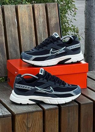 Чоловічі кросівки темні легкі зручні nike initiator