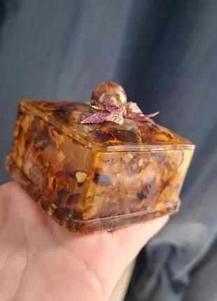 Шкатулка 8×8×6см с крошкой янтаря