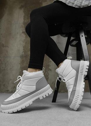 Жіночі черевики хутро white