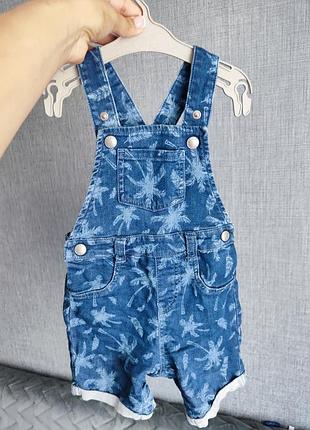 Продаю детский джинсовый комбинезон синего цвета размер 92 primark.