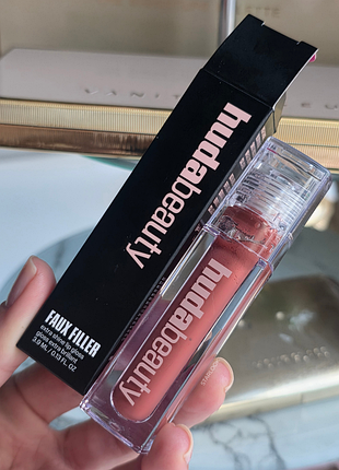 Блеск-филлер huda beauty faux filler extra shine lip gloss foxy 3.9 мл