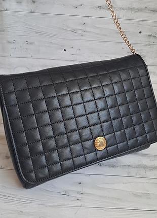 Сумка celine quilted chain shoulder bag with blazon medallion medal clasp