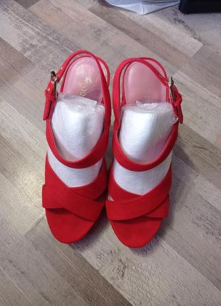Босоножки,шикарные