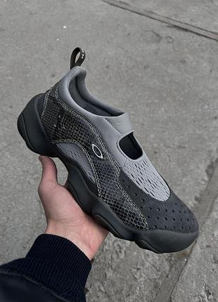 Оригінальні чоловічі кросівки сліпони кеди сандалі oakley x factory team brain dead sandal оригинальные кроссовки кеды слипоны сандалии