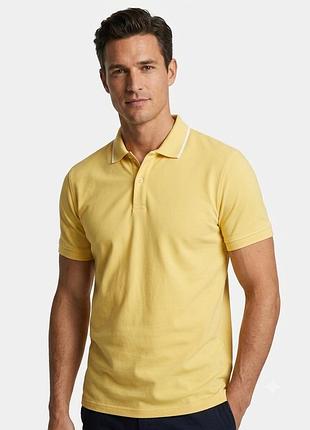 Жовта чоловіча футболка/поло massimo dutti.сорочка прямого силуету,відкладний комір на стійці,оздоблений тонкою білою смужкою по краю.збоків є розрізи
